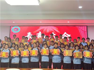 扬帆启航 乘风破浪--淄博衡中艺术学校期中考试表彰大会