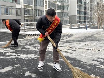 淄博衡中艺术学校开展“扫雪除冰 情暖社区”志愿服务活动