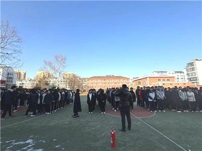 开展消防应急演练，筑牢校园安全防线--淄博衡中艺术学校举行消防应急疏散演练活动
