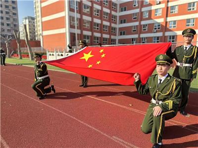 弘扬雷锋精神，青春志愿同行 |我校举行升国旗仪式暨学雷锋活动月启动仪式