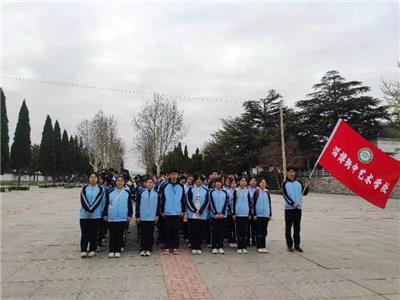 缅怀革命先烈，赓续红色血脉|淄博衡中艺术学校举行清明节烈士陵园祭扫活动