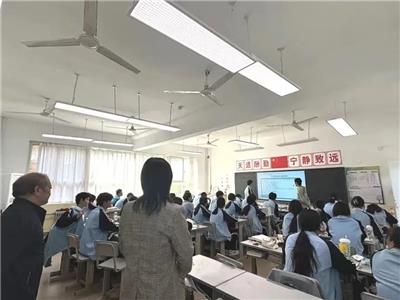 巡课观课常态化 督学促教规范化|淄博衡中艺术学校领导班子巡课进行中
