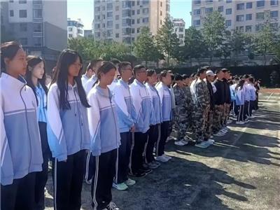 喜迎国庆 立志报国 | 淄博衡中艺术学校开展迎国庆主题升旗仪式